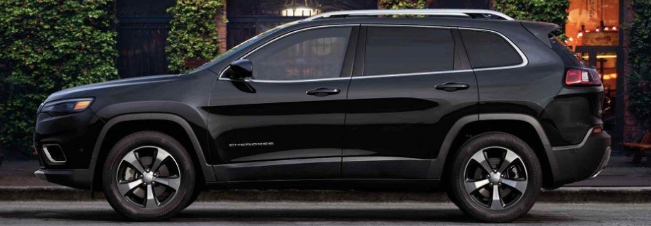 2019 Jeep Cherokee Latitude black SUV