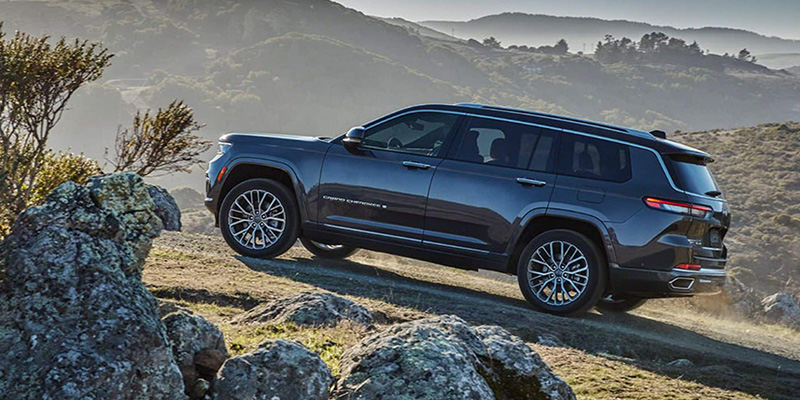 2022 Jeep Grand Cherokee Overview in Princeton, IL