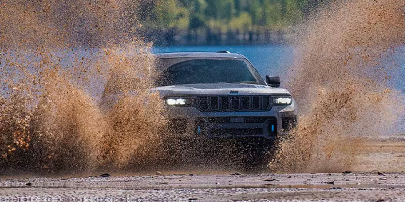 2025 Jeep Grand Cherokee, off-road SUV
