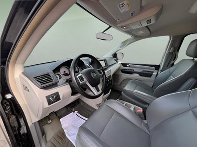 2013 Volkswagen Routan SE w/RSE & Navigation