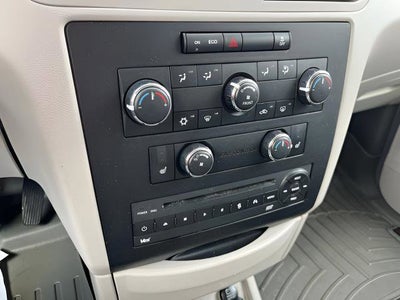 2013 Volkswagen Routan SE w/RSE & Navigation