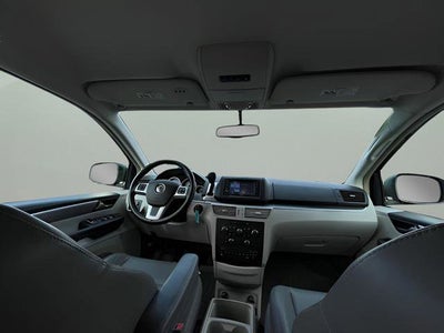 2013 Volkswagen Routan SE w/RSE & Navigation