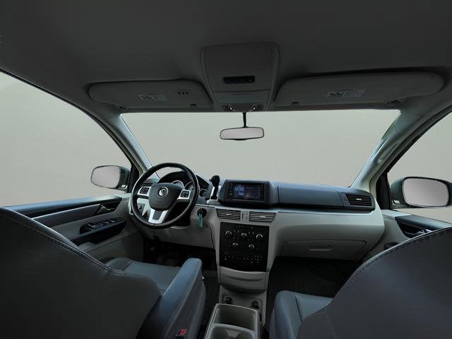 2013 Volkswagen Routan SE w/RSE & Navigation