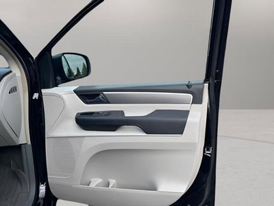 2013 Volkswagen Routan SE w/RSE & Navigation