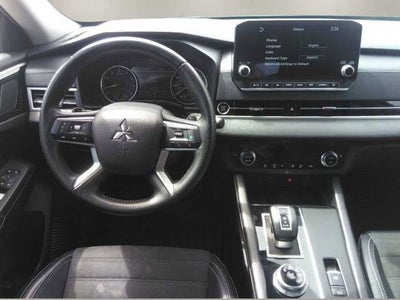 2024 Mitsubishi Outlander SE