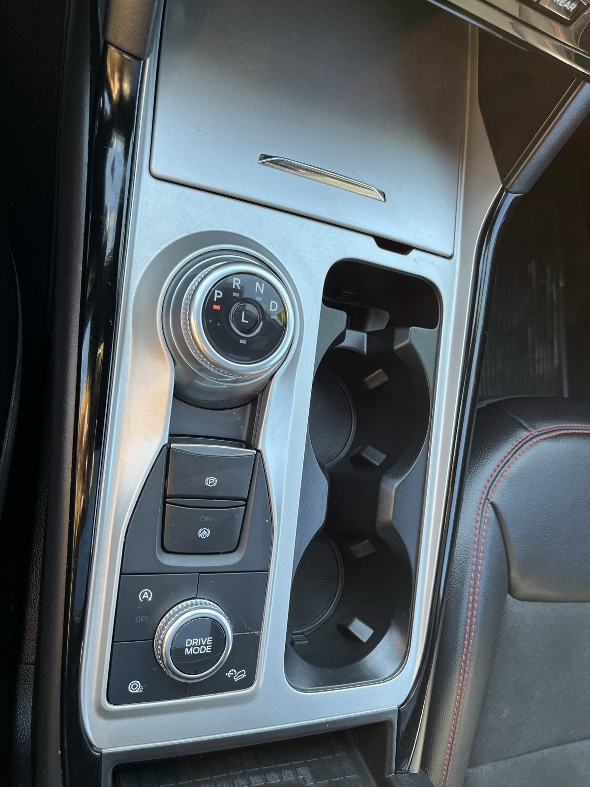 2024 Ford Explorer ST-Line