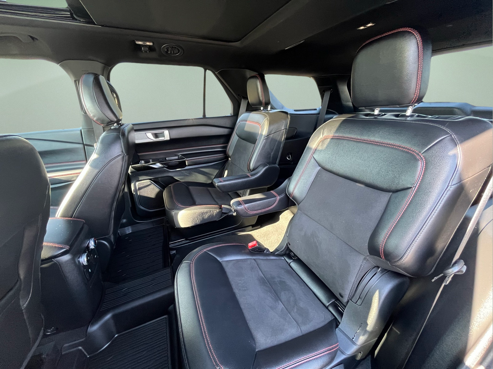 2024 Ford Explorer ST-Line