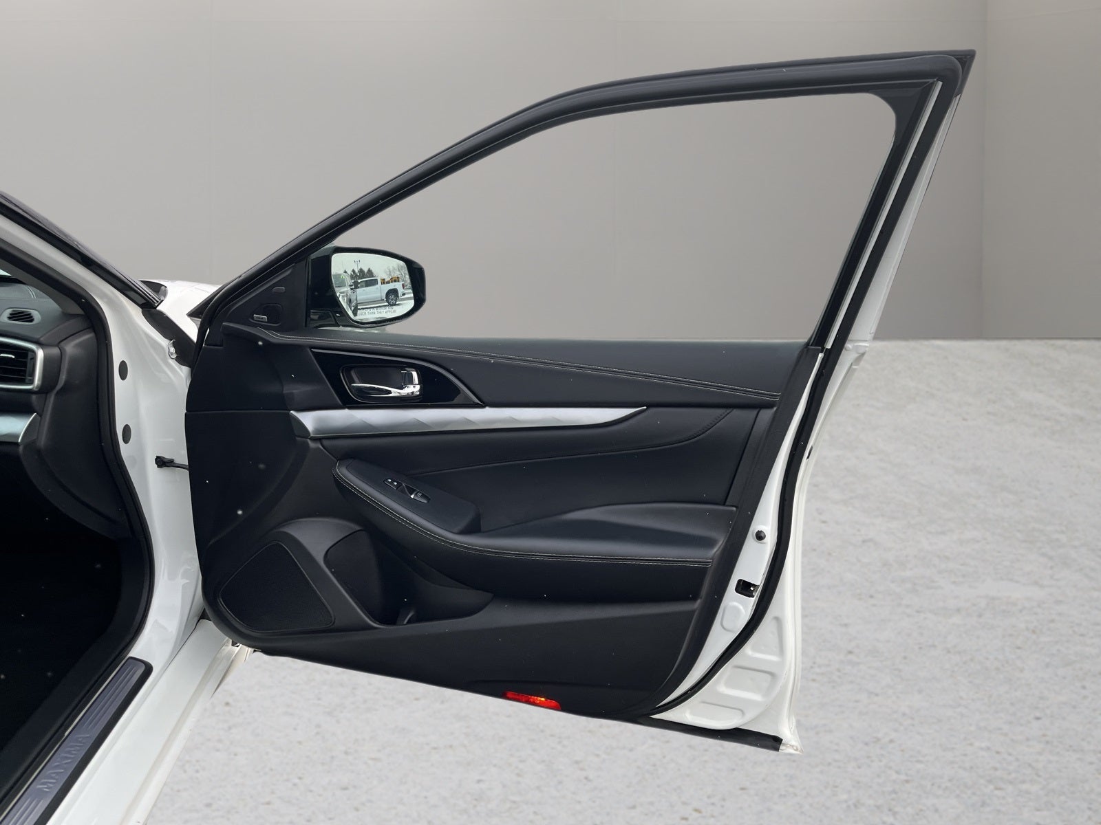 2023 Nissan Maxima Base