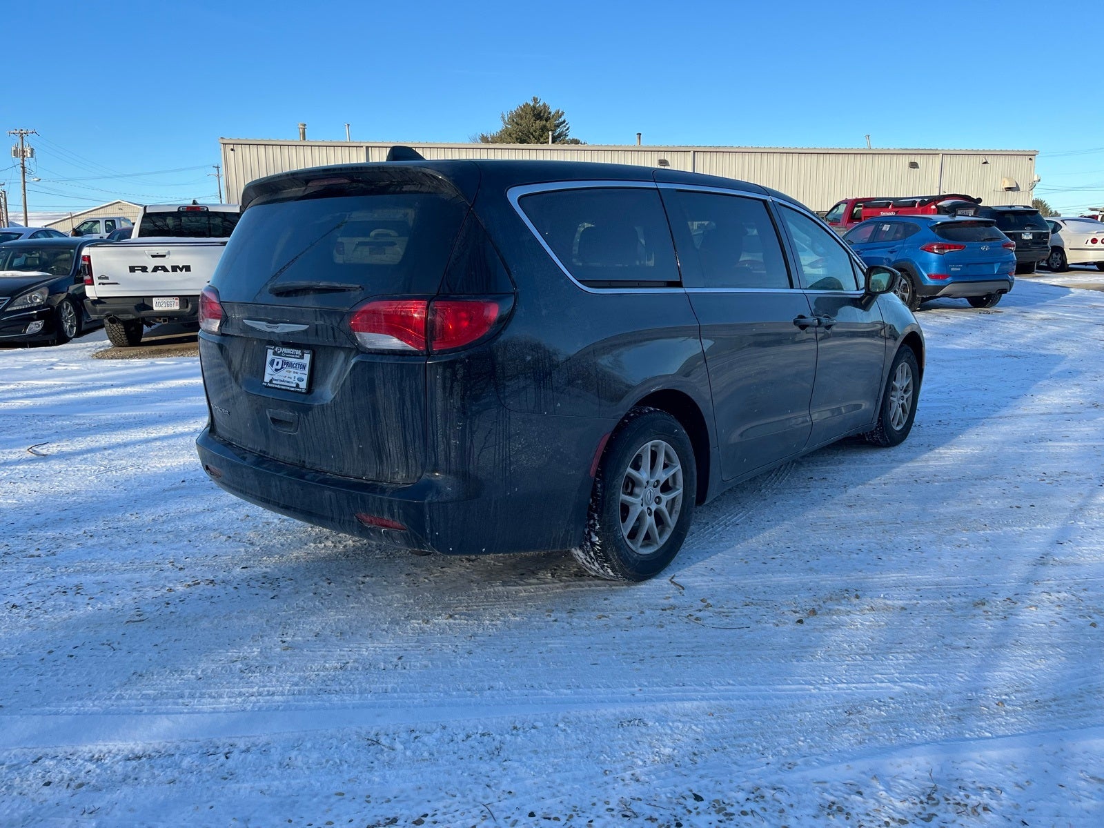 2023 Chrysler Voyager LX