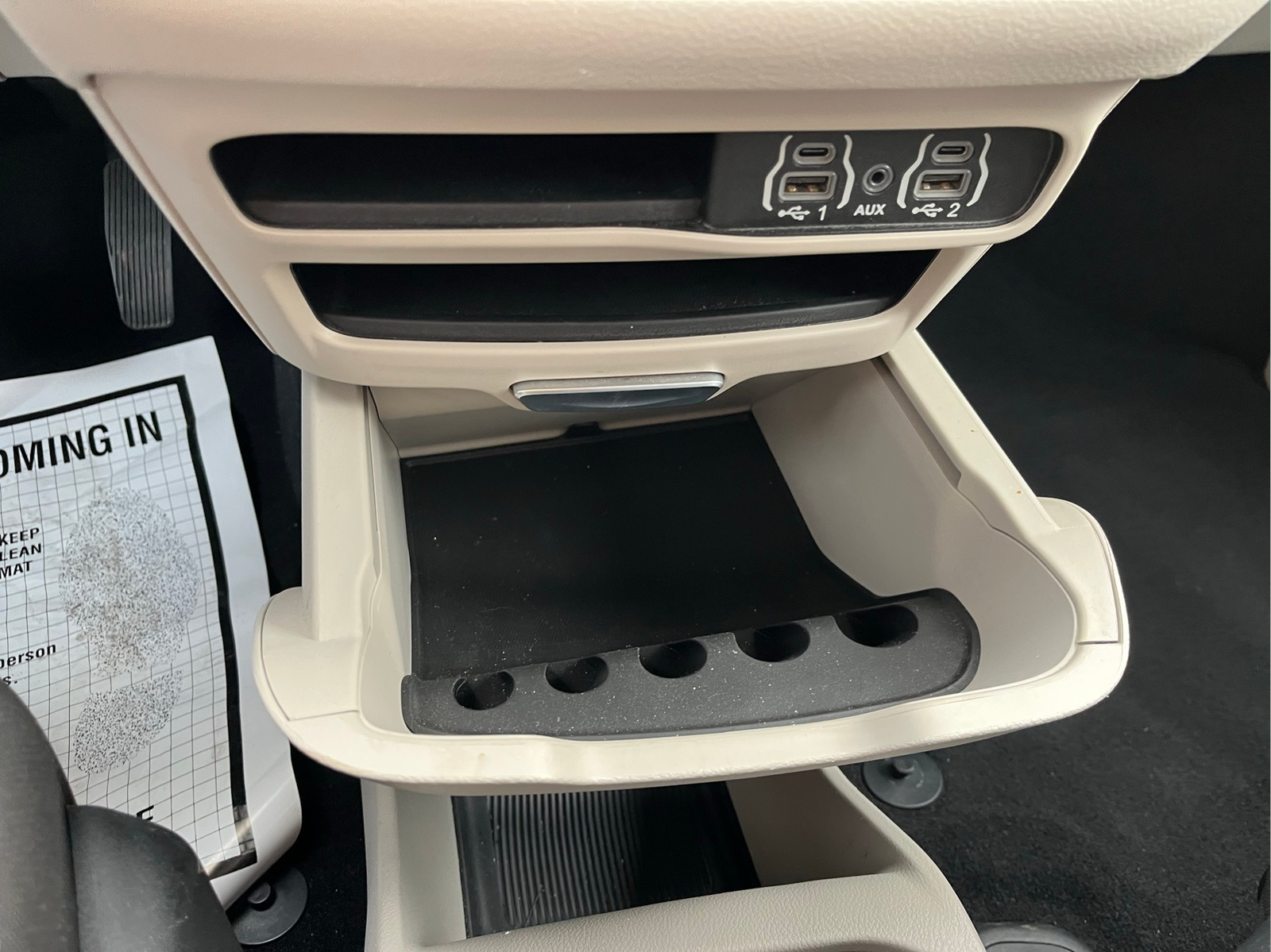 2023 Chrysler Voyager LX