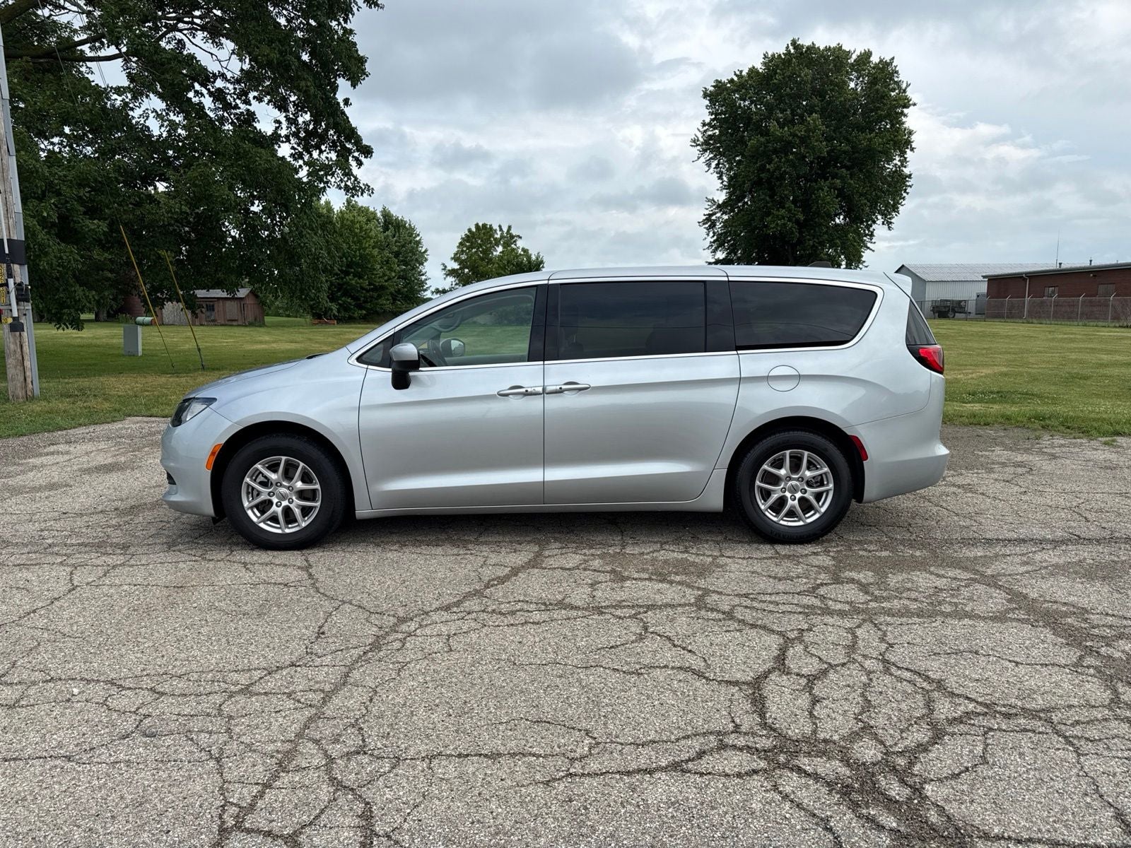 2023 Chrysler Voyager LX