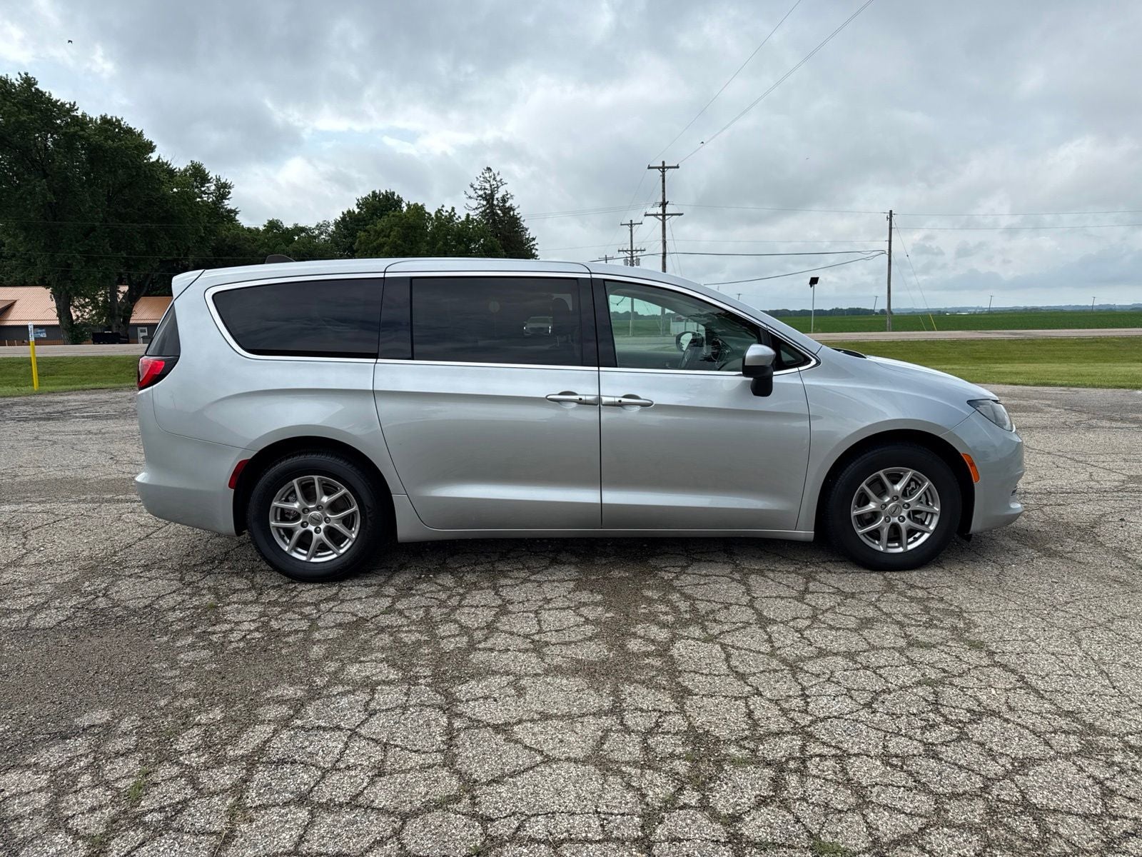 2023 Chrysler Voyager LX