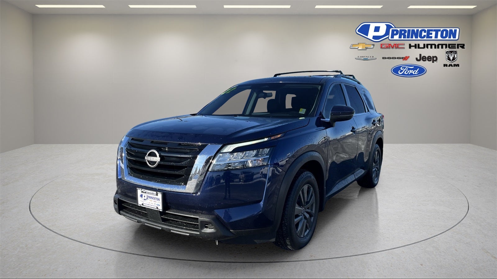 2022 Nissan Pathfinder SV