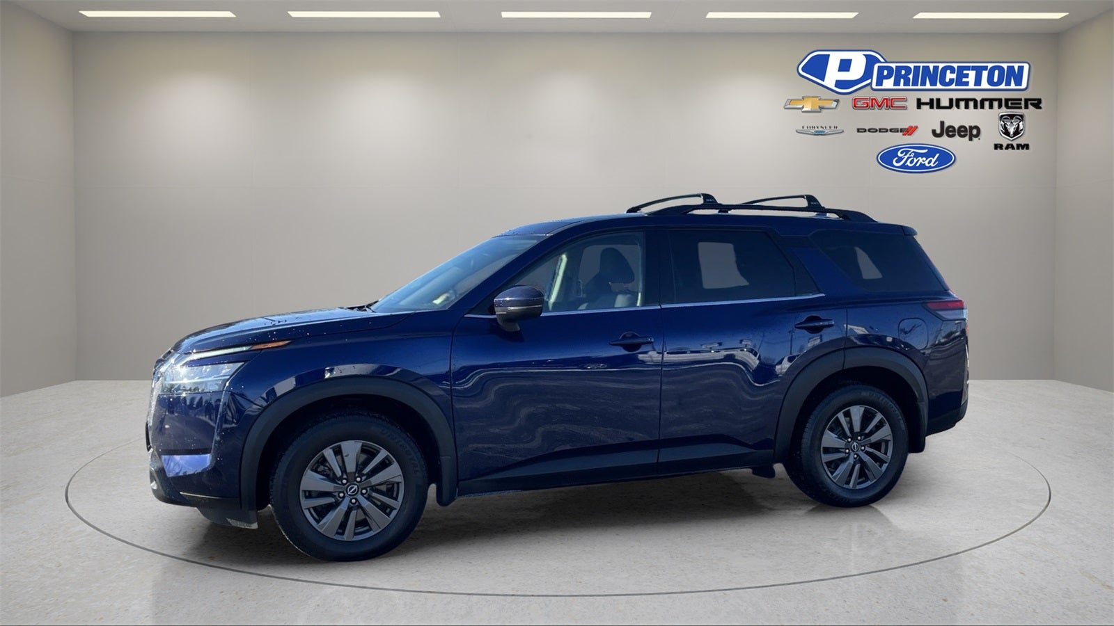 2022 Nissan Pathfinder SV