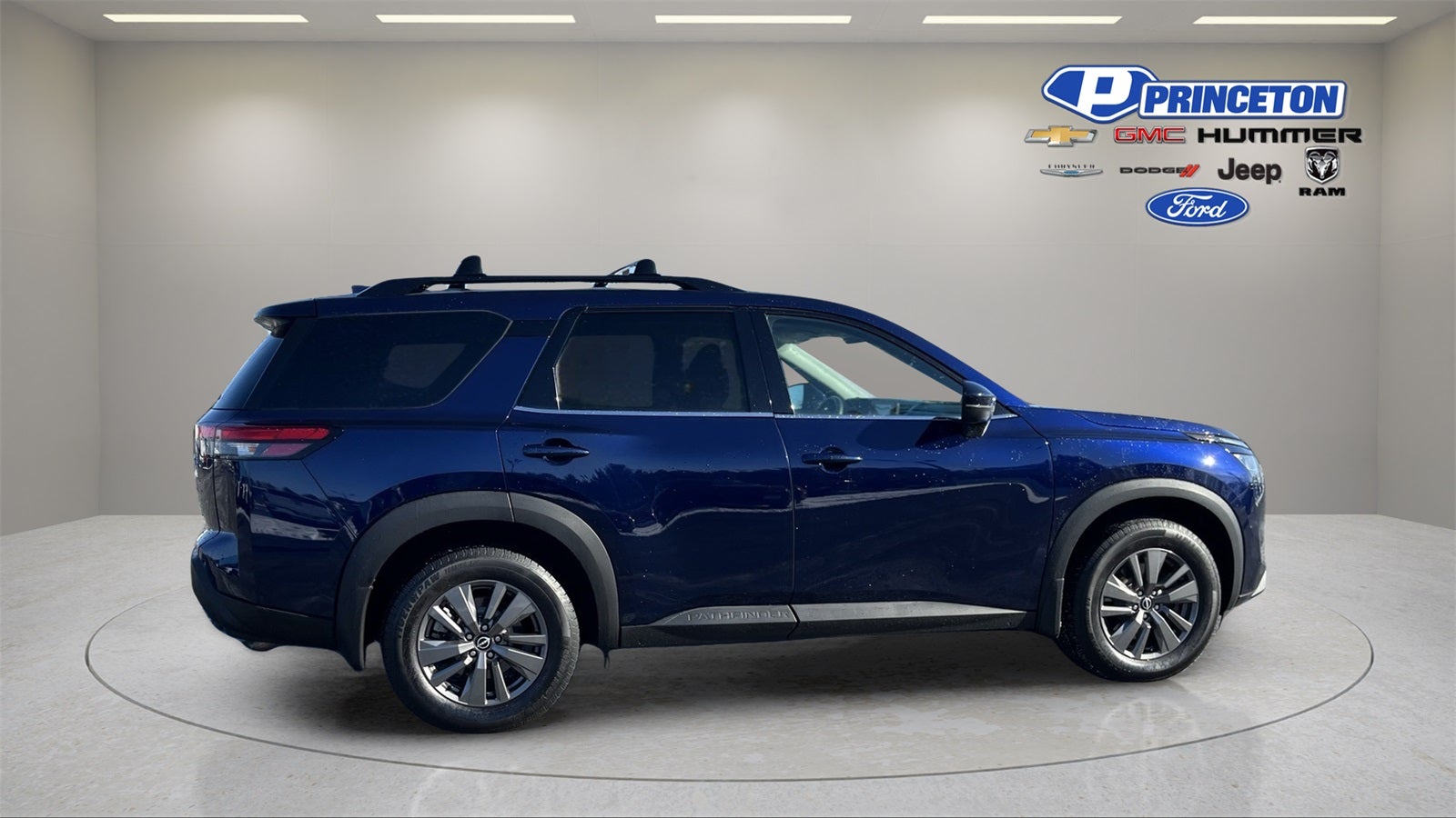 2022 Nissan Pathfinder SV