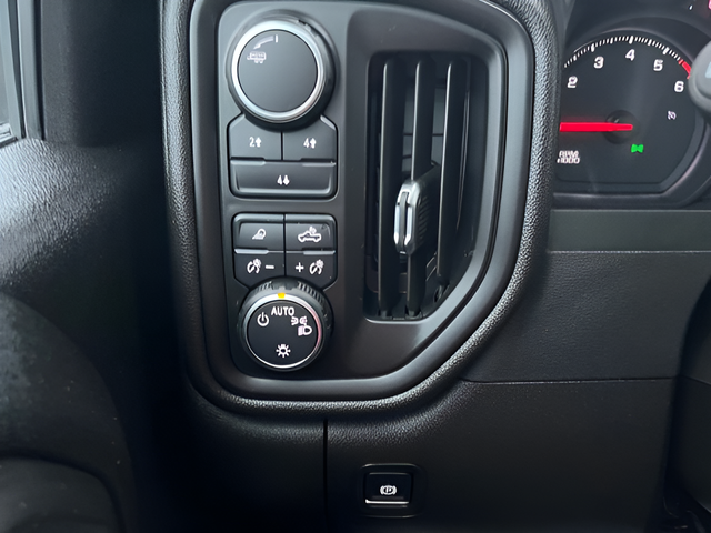 2025 Chevrolet Silverado 2500HD 4WD Crew Cab Standard Bed Custom