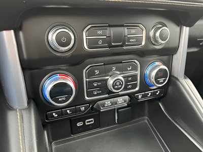 2023 GMC Yukon 4WD SLT