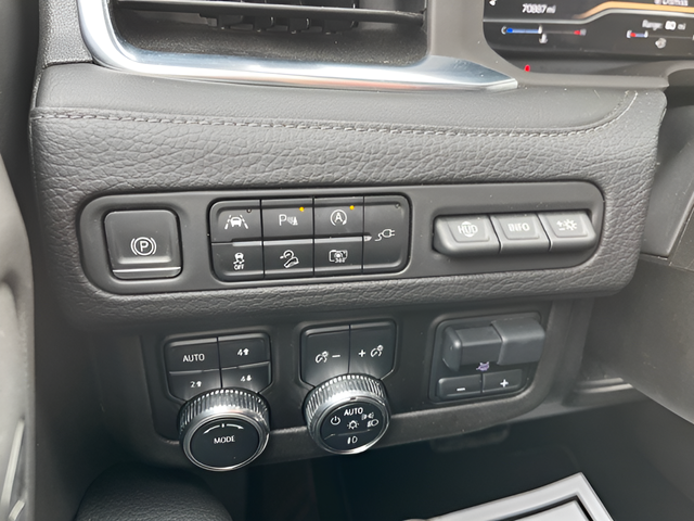 2022 GMC Yukon 4WD Denali