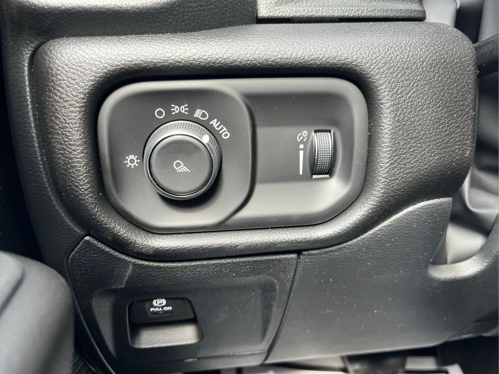 2026 RAM Ram 1500 RAM 1500 TRADESMAN CREW CAB 4X4 5'7' BOX