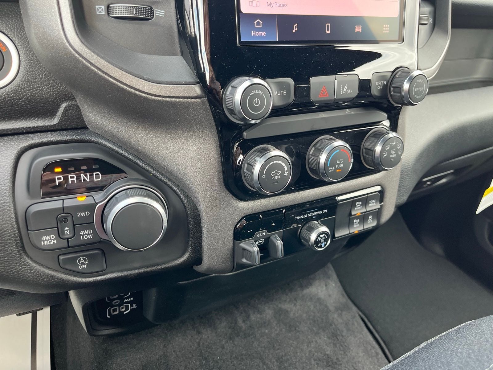 2026 RAM Ram 1500 RAM 1500 TRADESMAN CREW CAB 4X4 5'7' BOX